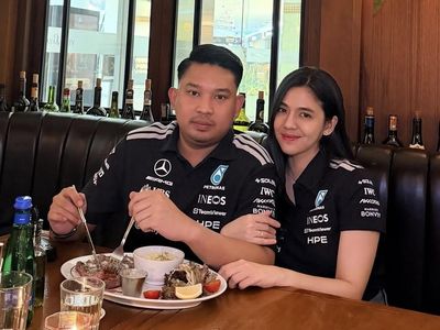 Resmi Tunangan, Ini Momen DJ Una Makan Bareng Kekasih hingga Keluarganya