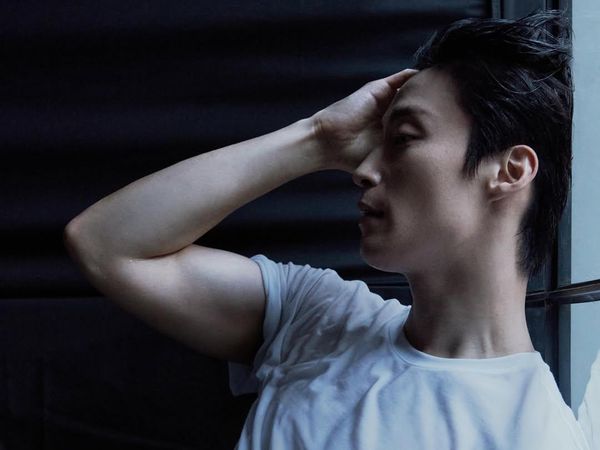 Pesona Heo Nam Jun Pamer Punggung Atletis, Jadi Wajah Campaign Dior