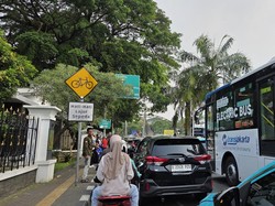 Jalan ke TM Ragunan Sore Ini, Antrean Kendaraan Capai 1,5 Km