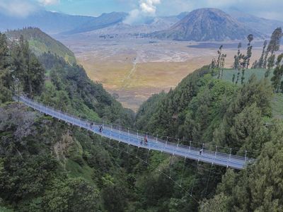 Jembatan Kaca Seruni Point Bromo Resmi Dibuka
