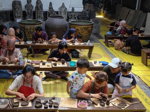 Libur Sekolah, Anak Belajar Membuat Kerajinan Tanah Liat