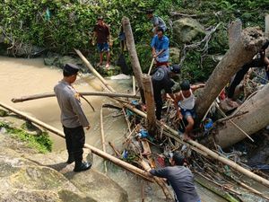 Diduga Hanyut Saat Seberangi Jembatan Bambu, Kakek di Simalungun Hilang