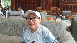 Mpok Atiek Bantah Dibuang Keluarga dan Dititip ke Panti Jompo