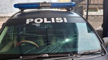 Rombongan Pesilat di Jatim Saling Lempar Batu, Kaca Mobil Polisi Pecah