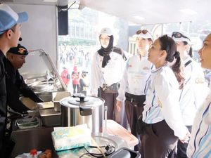Sambut HUT Bhayangkara, Polda Metro Bareng Chef Asal Jepang Masak Nasgor di CFD