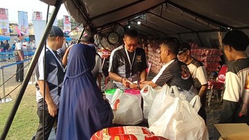 Polres Jakpus Gelar Pasar Murah Jelang Hari Bhayangkara, Warga Serbu Sembako