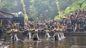 Ritual Siraman Sedudo Nganjuk
