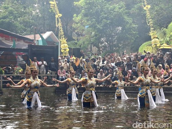 Ritual Siraman Sedudo Nganjuk