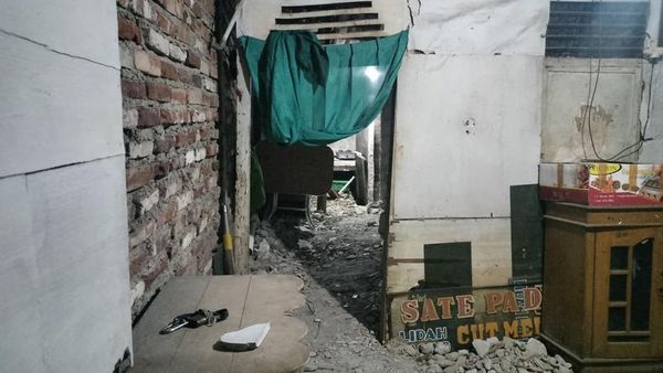 Gentengnya Rontok, Begini Kondisi Rumah Warga Kebon Sirih yang Bakal Dibedah