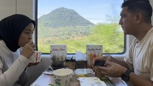 Kuliner Tantri Kotak Bareng Suami, Makan di Klotok hingga Kereta