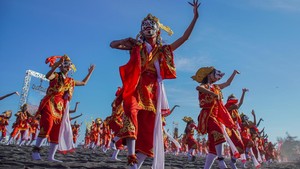 Tari Segoro Topeng Kaliwungu Meriahkan Wisata Budaya Lumajang