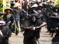 Kebo-keboan Alasmalang, Tradisi Tolak Bala-Syukur Panen di Banyuwangi, Pikat Turis Asing