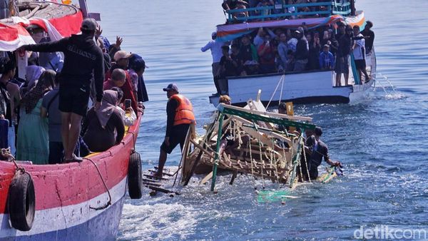 Tradisi Petik Laut Pasuruan