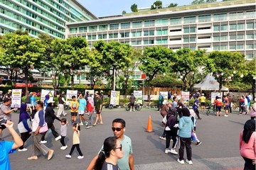 Kado Jakarta, Bike Billboard Serukan Jalan Aman untuk Semua di CFD