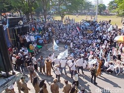 Omzet Anjlok, Pemasok Telur di Brebes Ikut Demo Dukung MBG Dilanjutkan