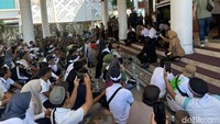 Demo di DPRD Jatim, Peternak Kecewa Harga Telur Terus Turun