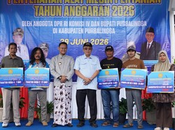 Legislator Gerindra Serahkan Bantuan Alsintan-Sarana Perikanan ke Petani Purbalingga