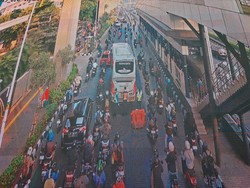 Bus Gangguan di Jalan Gatot Subroto Dievakuasi, Lalin Lancar