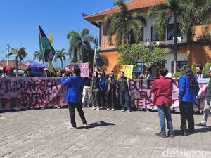 Demo di DPRD Buleleng, Mahasiswa Soroti SPPG Dikuasai Elite