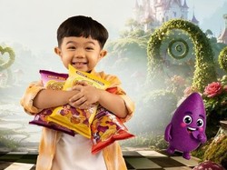 Bikin Gemas! Lenggak-lenggok Abe Pakai Tas Ukuran Jumbo