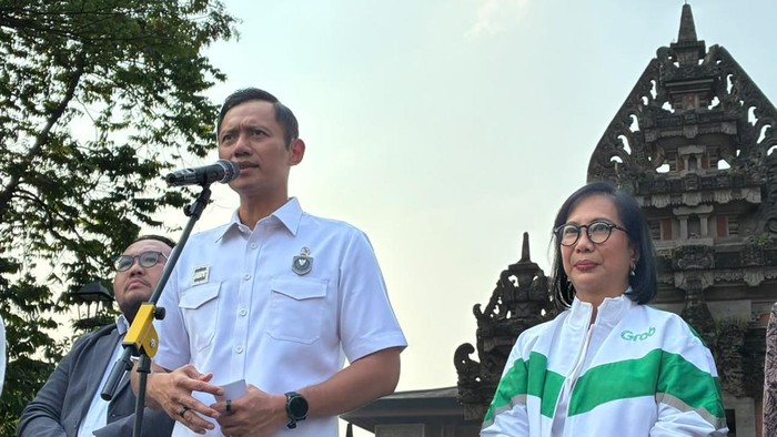 CEO Grab Indonesia Neneng Goenadi dan AHY.
