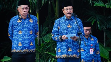 Pimpin Upacara Hari Keluarga, Gus Ipul Bacakan Puisi Berjudul Keluarga