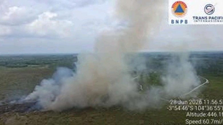 4 Helikopter Padamkan Karhutla di 3 Daerah Sumsel, Belasan Hektare Terbakar
