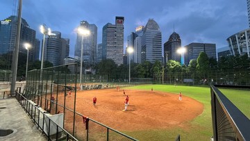 Menepi Sejenak di Lapangan Softball GBK