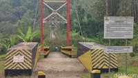 Penampakan Jembatan Gantung Rp 5 M yang Ditutup Kepala Desa di Ciamis