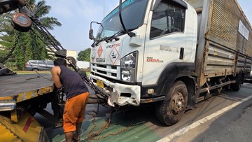 Polisi Periksa Kelayakan Truk Kecelakaan Maut Seruduk Motor di Bekasi