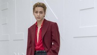 Video: ARMY Siapin Mental! Lihat Gaya Seksi V BTS di Paris Fashion Week
