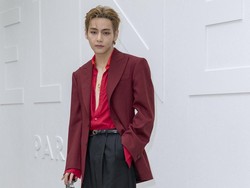 Video: ARMY Siapin Mental! Lihat Gaya Seksi V BTS di Paris Fashion Week