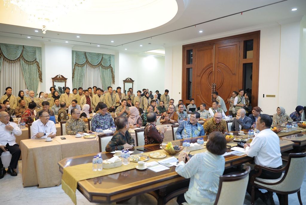 Pertemuan Menteri Pertanian Amran Sulaiman dengan civitas akademika Universitas Gadjah Mada (UGM) di kediamannya, Jakarta, Senin (29/6/2026). (Dok. Kementan)