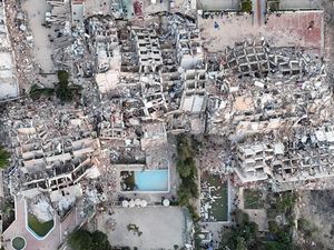 Video Drone: Hancurnya Puluhan Bangunan di La Guaira Venezuela Akibat Gempa