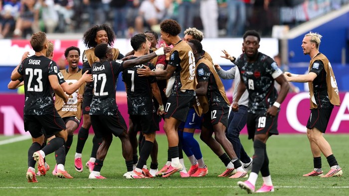 INGLEWOOD, CALIFORNIA - JUNE 28: Stephen Eustaquio #7 of Canada (obscured) celebrates scoring his teams first goal with team mates during the FIFA World Cup 2026 Round Of 32 match between South Africa and Canada at Los Angeles Stadium on June 28, 20