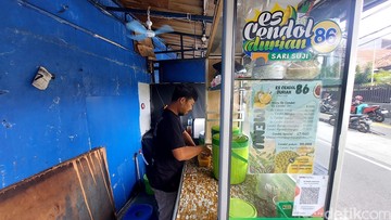 Berita dari Detik Finance: Tinggal Scan, QRIS BRI Jadi Andalan Pedagang Es Cendol di Benhil