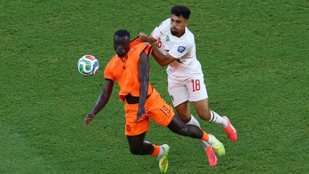 Soccer Football - FIFA World Cup 2026 - Round of 32 - Netherlands v Morocco - Estadio Monterrey, Monterrey, Mexico - June 29, 2026 Netherlands' Brian Brobbey in action with Morocco's Chadi Riad REUTERS/Raquel Cunha