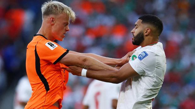 Soccer Football - FIFA World Cup 2026 - Round of 32 - Netherlands v Morocco - Estadio Monterrey, Monterrey, Mexico - June 29, 2026 Morocco's Ismael Saibari clashes with Netherlands' Jan Paul van Hecke REUTERS/Daniel Becerril     TPX IMAGES OF THE DAY