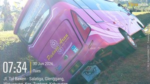 Bus Rombongan Piknik Masuk Parit di Tol Semarang, 2 Orang Tewas