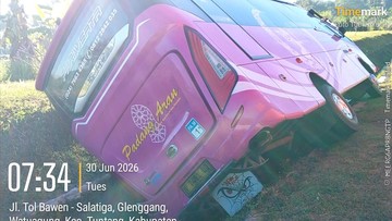 Bus Rombongan Piknik Masuk Parit di Tol Semarang, 2 Orang Tewas
