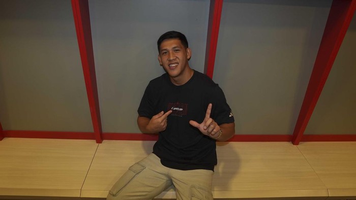 Persija Jakarta memastikan Eksel Runtukahu tetap menjadi bagian dari skuad Macan Kemayoran pada musim 2026/2027. Manajemen klub resmi memperpanjang kontrak penyerang lokal tersebut setelah tampil impresif pada musim lalu.