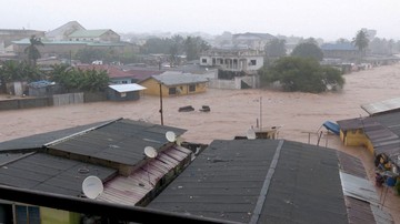 Hujan Deras Picu Banjir Parah hingga Atap Rumah di Ghana