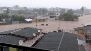Hujan Deras Picu Banjir Parah hingga Atap Rumah di Ghana