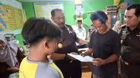 Kajati Jambi Lunasi Tunggakan dan Tebus Ijazah Anak Pelaku Pencurian