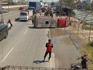 Video: Kondisi Mobil Damkar Terguling Dihantam Truk Tangki di Demak