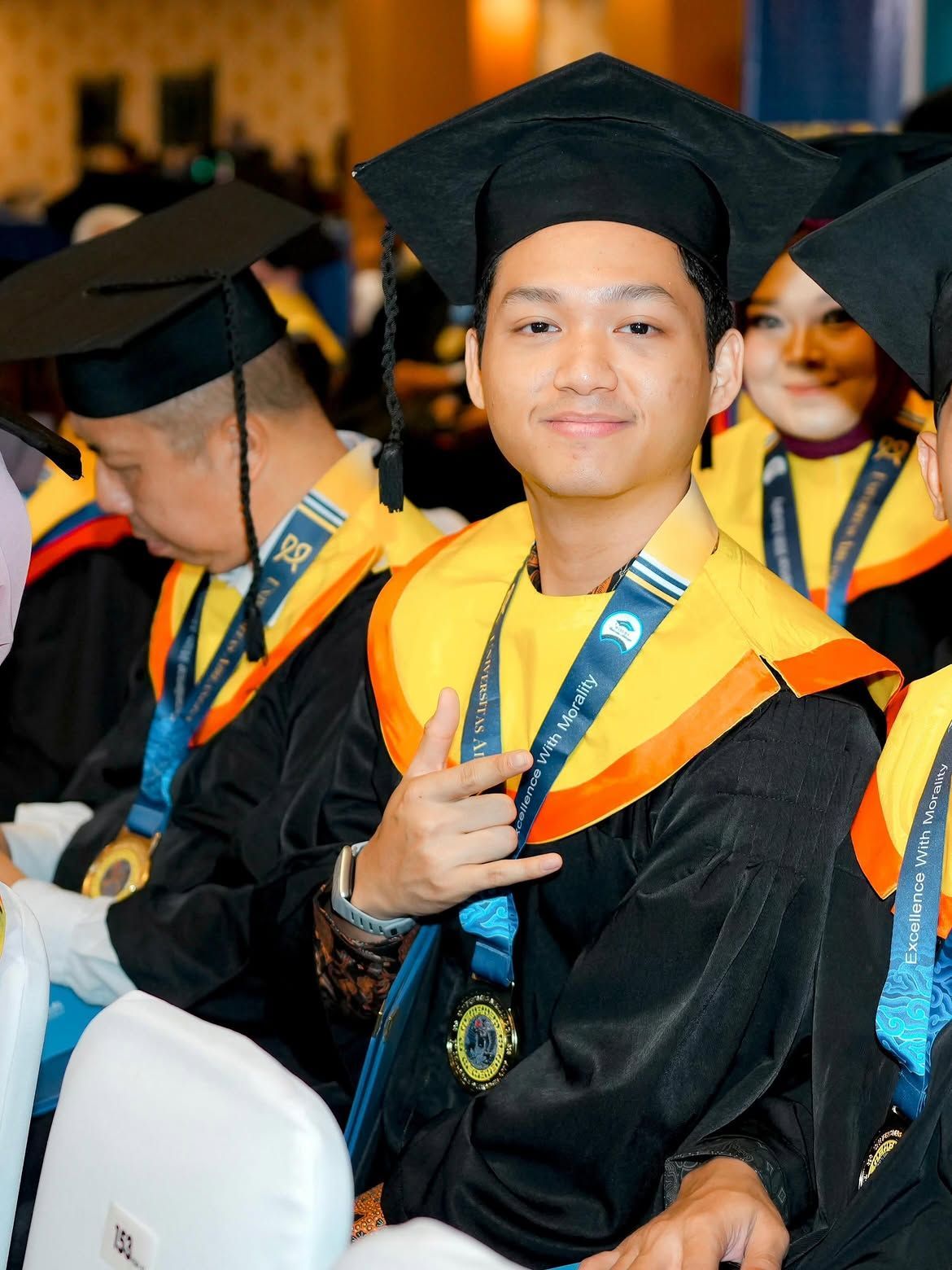 Pelajaran yang bisa dipetik dari kelulusan kuliah keluarga Anang Hermansyah