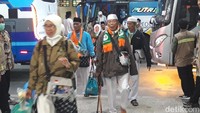 Kloter Sapu Jagad Jemaah Haji Debarkasi Solo Tiba di Tanah Air
