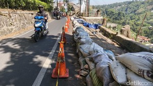 Progres Terkini Perbaikan Jalan yang Ambles di Dago Bandung