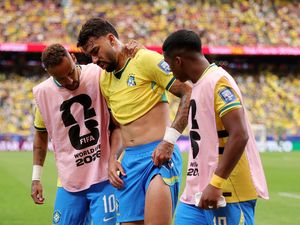 Apesnya Paqueta: Digebok Bruno Guimaeraes, Diinjak Casemiro