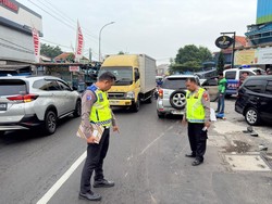 Mobil Oleng Lalu Lawan Arus Tabrak Pemotor di Depok hingga Tewas